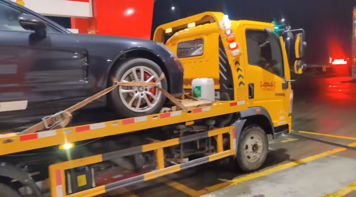 越城区行车途中遇到突发状况该如何呼叫道路救援？